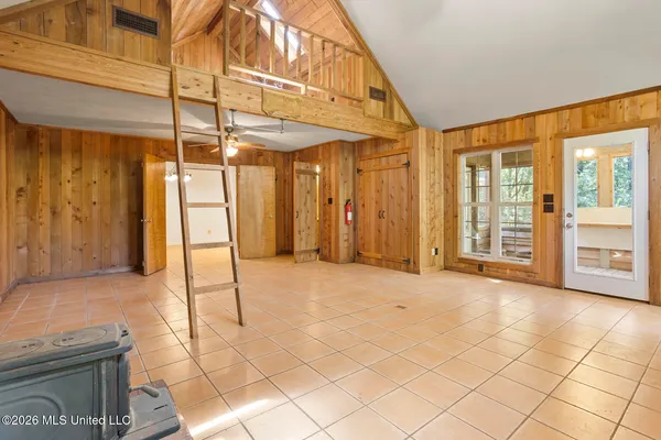 $635,000 | Undisclosed Address, Camden, MS 39045