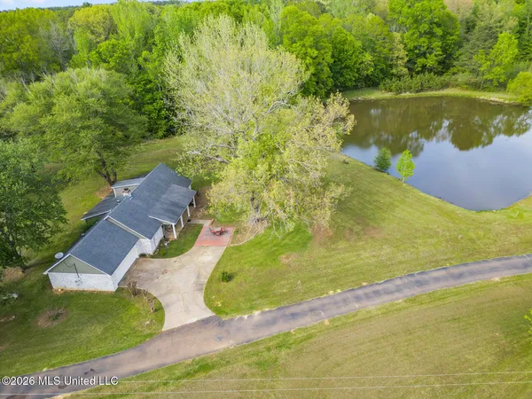 $635,000 | Undisclosed Address, Camden, MS 39045