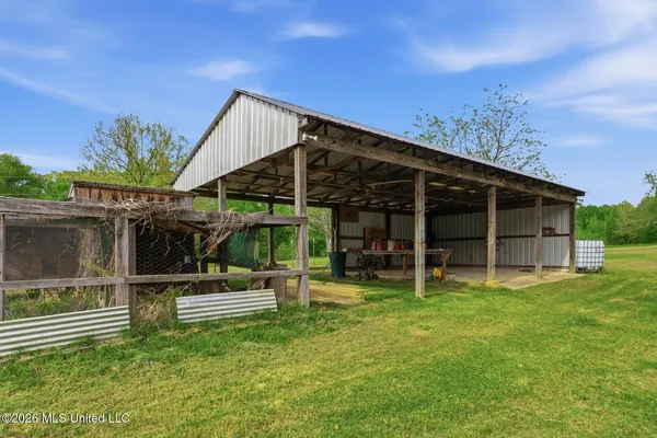$635,000 | Undisclosed Address, Camden, MS 39045