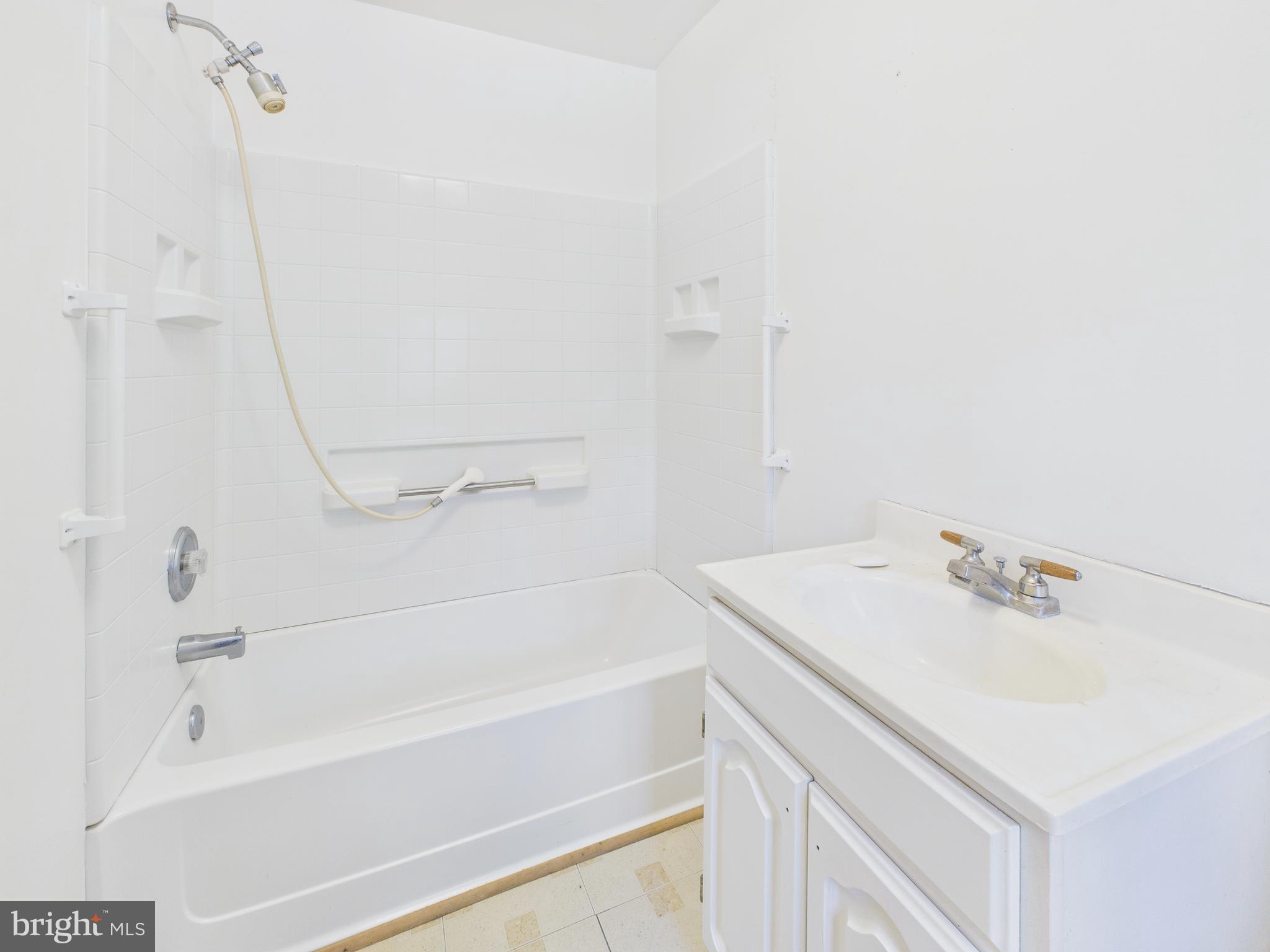 11330 Holly Springs Road Nanjemoy, MD 20662 - Photo 20 of 42 a bathroom with a sink vanity and bathtub