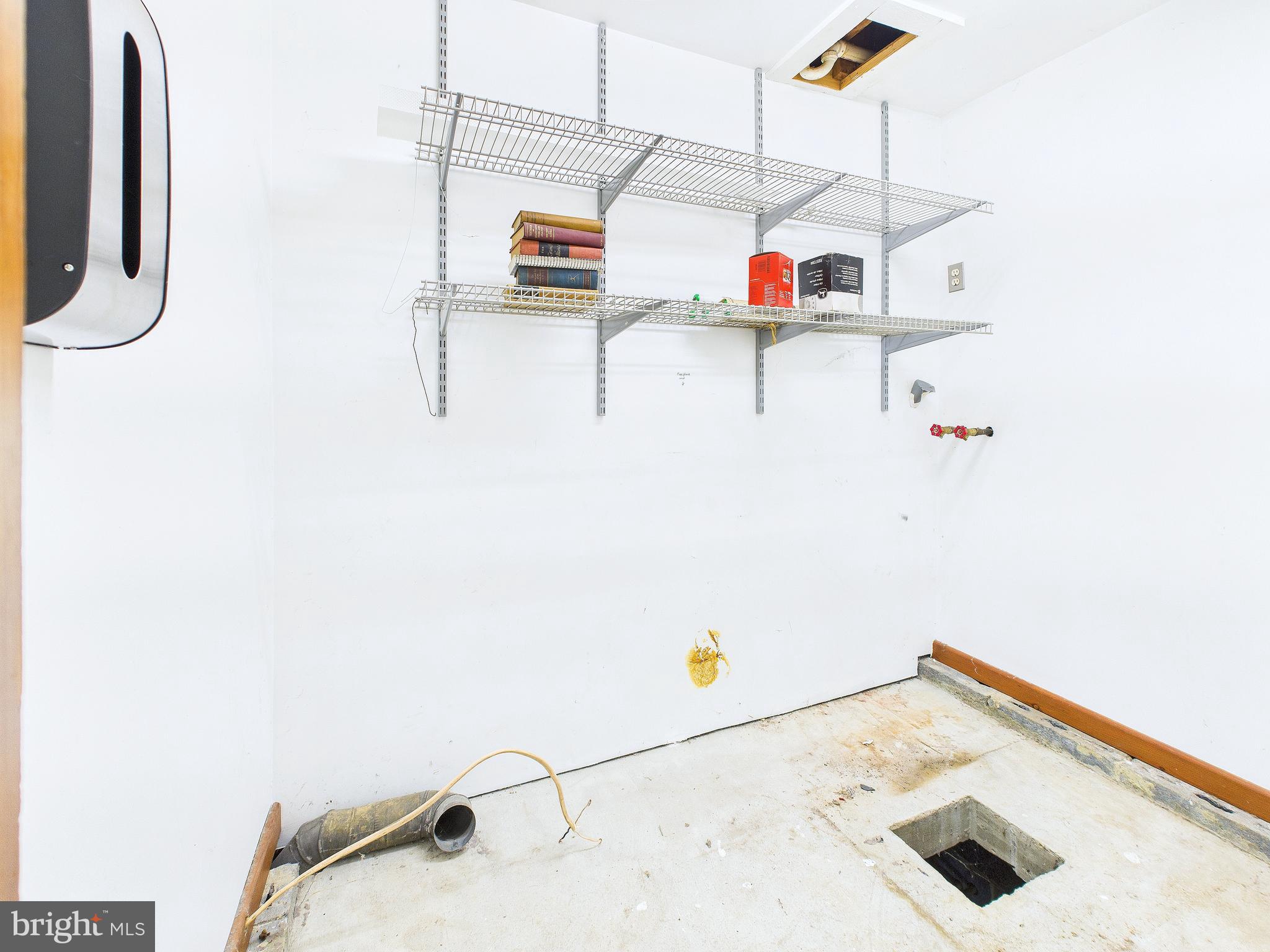 11330 Holly Springs Road Nanjemoy, MD 20662 - Photo 22 of 42 a utility room with dryer and washer