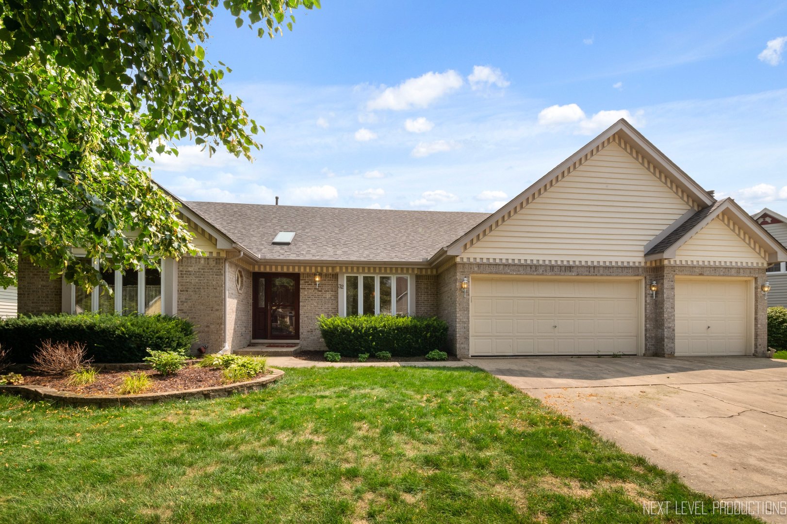 32 Robert Road, Oswego, IL 60543 Compass