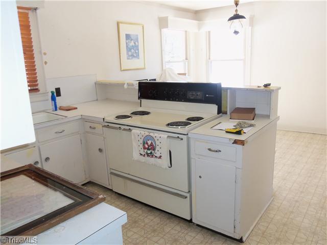 999 Quaker Road Mount Airy, NC 27030 - Photo 3 of 8 Kitchen.