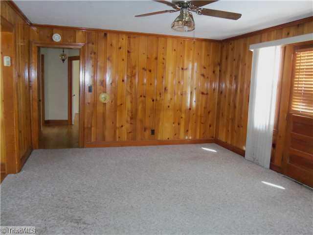999 Quaker Road Mount Airy, NC 27030 - Photo 5 of 8 Den/Family/Great Room.