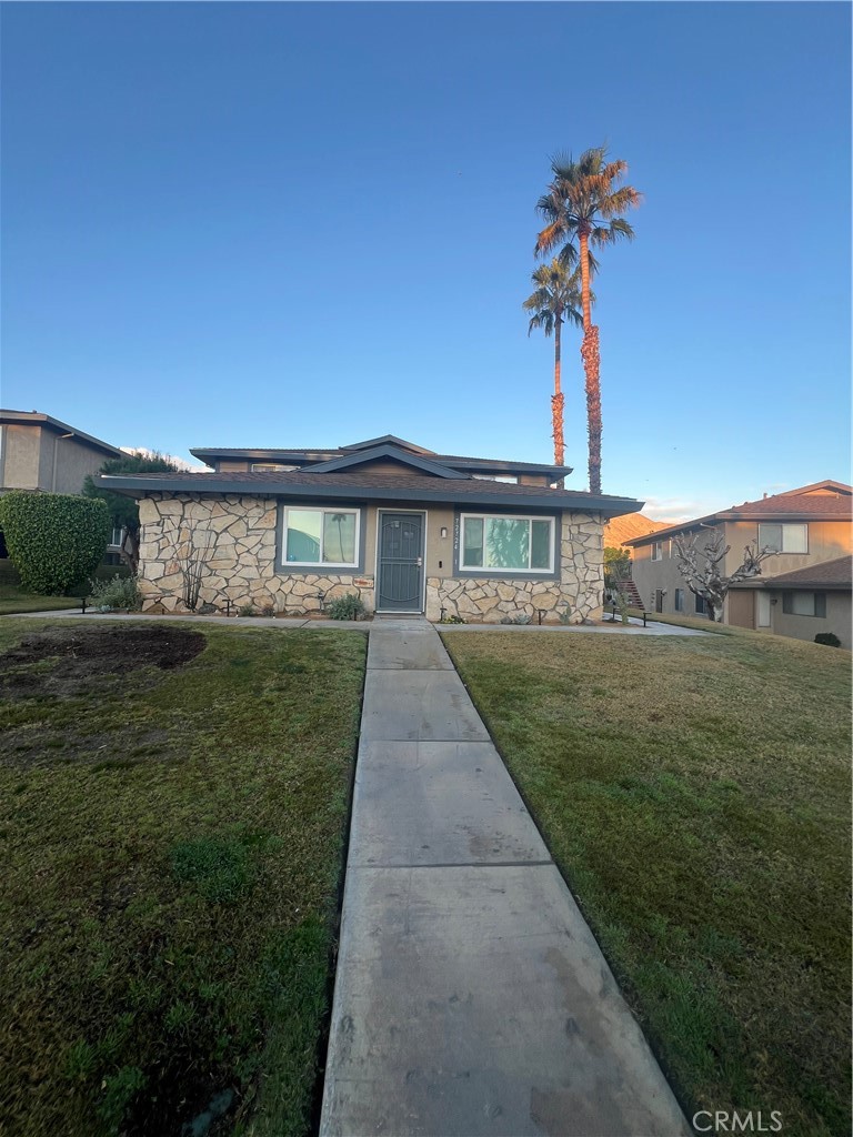 72724 Eagle Road, Unit 1 Palm Desert, CA 92260 - Photo 3 of 30 a view of a backyard with a garden