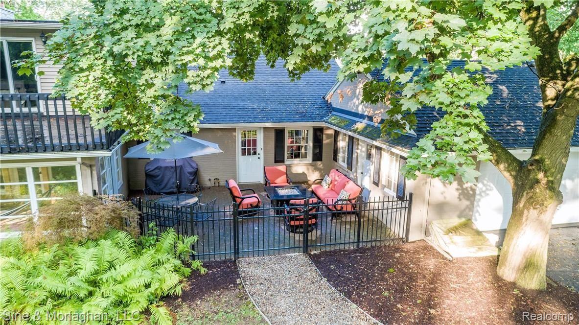 5350 Longmeadow Road Bloomfield Hills, MI 48304 - Photo 41 of 45 Blacony overlooks rear yard
