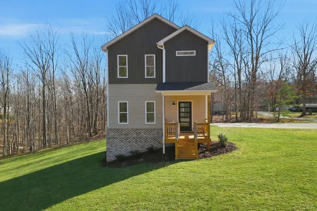 $394,900 | 415 Kershaw Drive, Rustburg, VA 24588