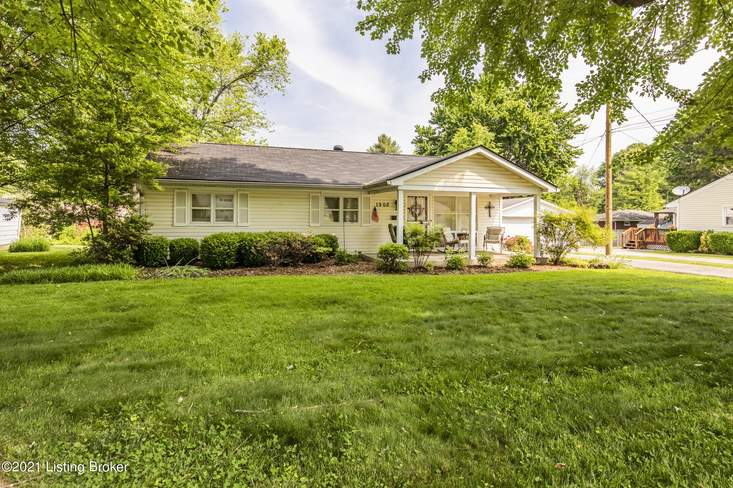 1905 Heaton Road Louisville, KY 40216 - Photo 2 of 28 1-front