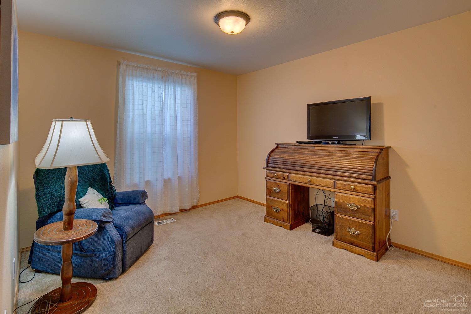 20564 Slalom Way Bend, OR 97702 - Photo 17 of 23 Another guest room can easily be an offi