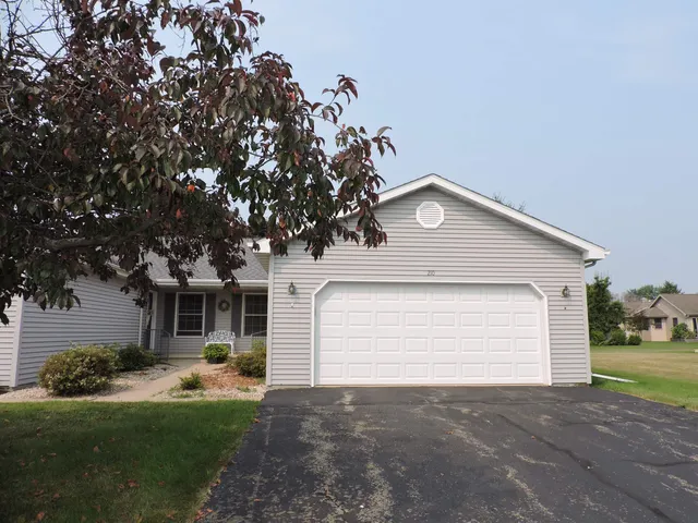 $274,900 | 210 North 11th Avenue, Winneconne, WI 54986