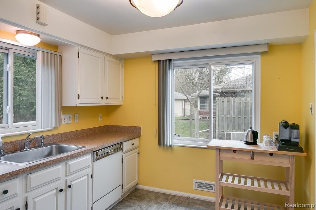 17355 West 14 Mile Road Beverly Hills, MI 48025 - Photo 9 of 25