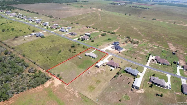 $365,000 | 145 Gentle Breeze, Floresville, TX 78114