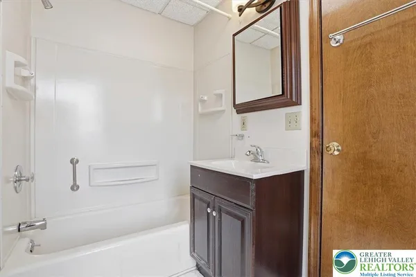 $429,900 | 5220 Freemansburg Avenue, Easton, PA 18045