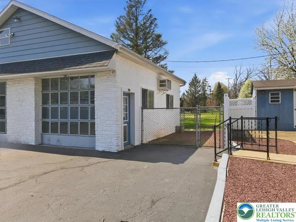 $429,900 | 5220 Freemansburg Avenue, Easton, PA 18045