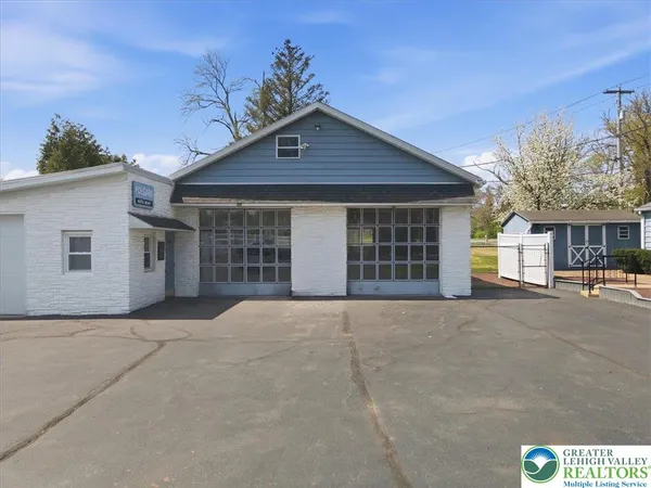 $429,900 | 5220 Freemansburg Avenue, Easton, PA 18045