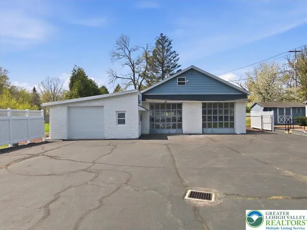 $429,900 | 5220 Freemansburg Avenue, Easton, PA 18045