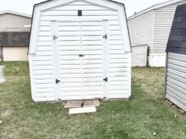 a view of a house with a backyard