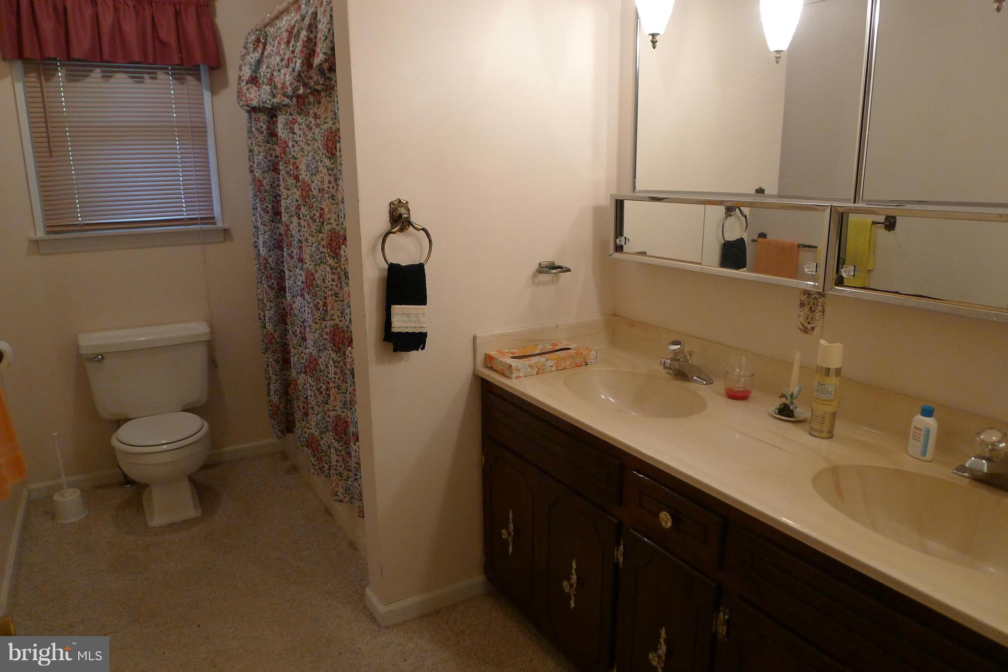 412 Landis Road Hagerstown, MD 21740 - Photo 15 of 27 Bath