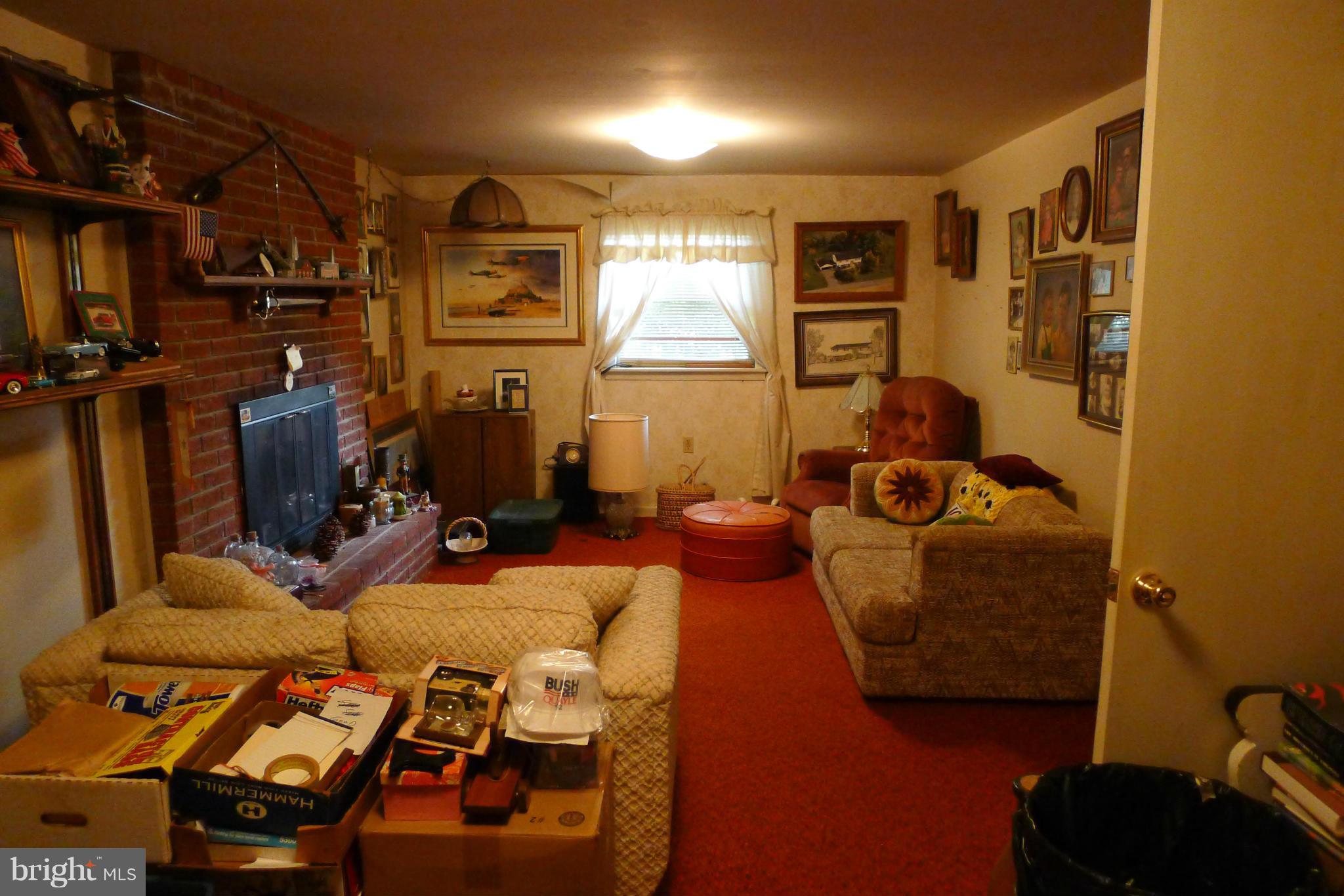 412 Landis Road Hagerstown, MD 21740 - Photo 18 of 27 Family Room
