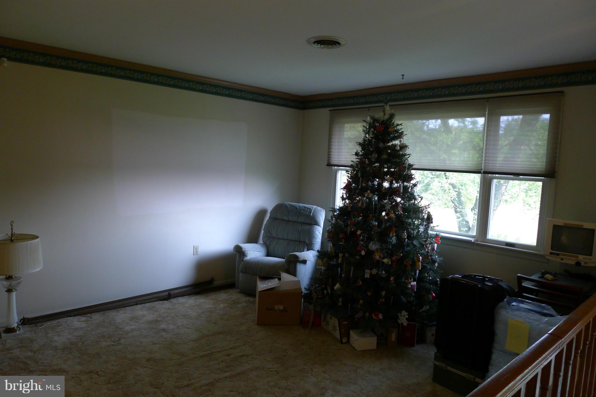 412 Landis Road Hagerstown, MD 21740 - Photo 5 of 27 Living Room