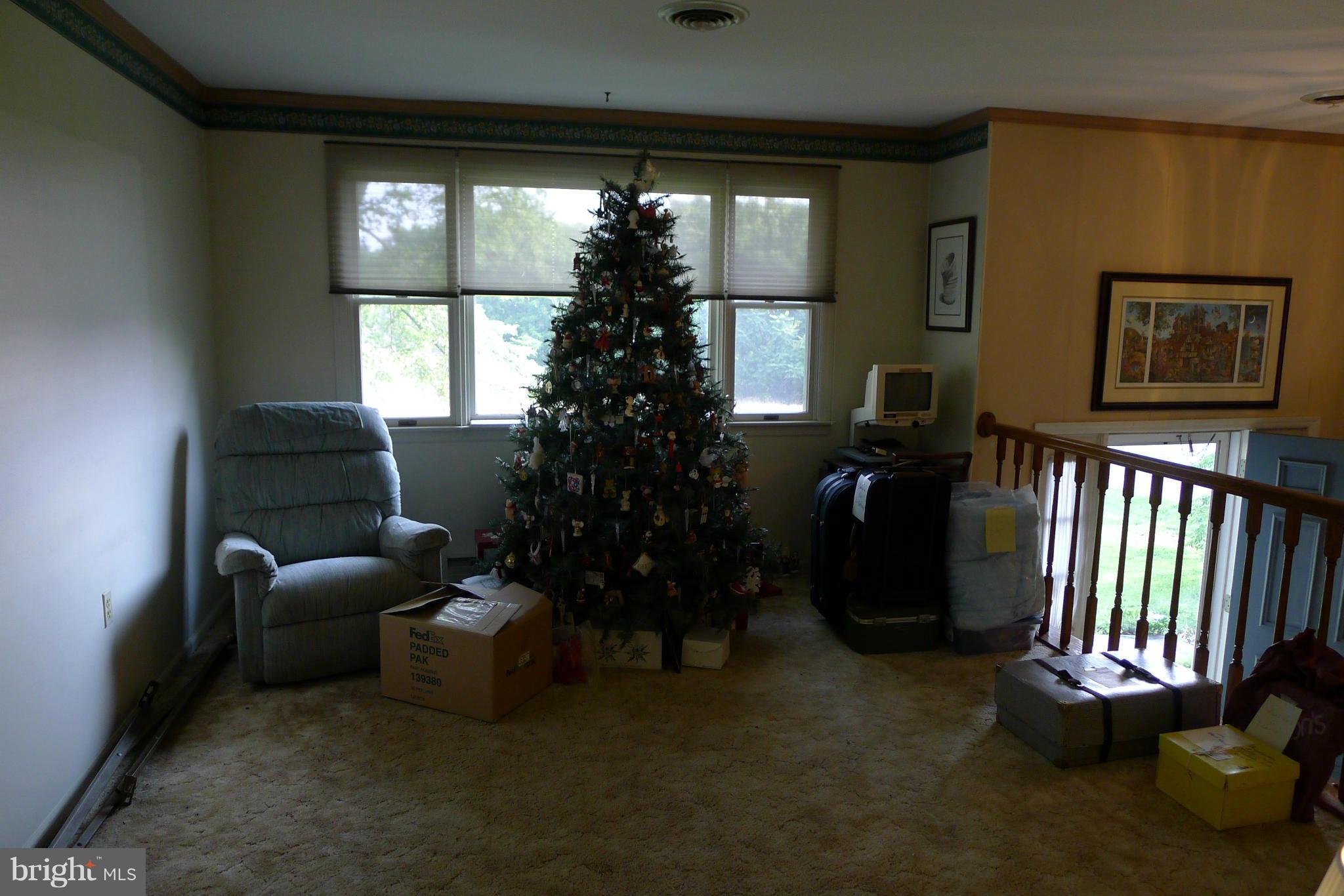 412 Landis Road Hagerstown, MD 21740 - Photo 6 of 27 Living Room