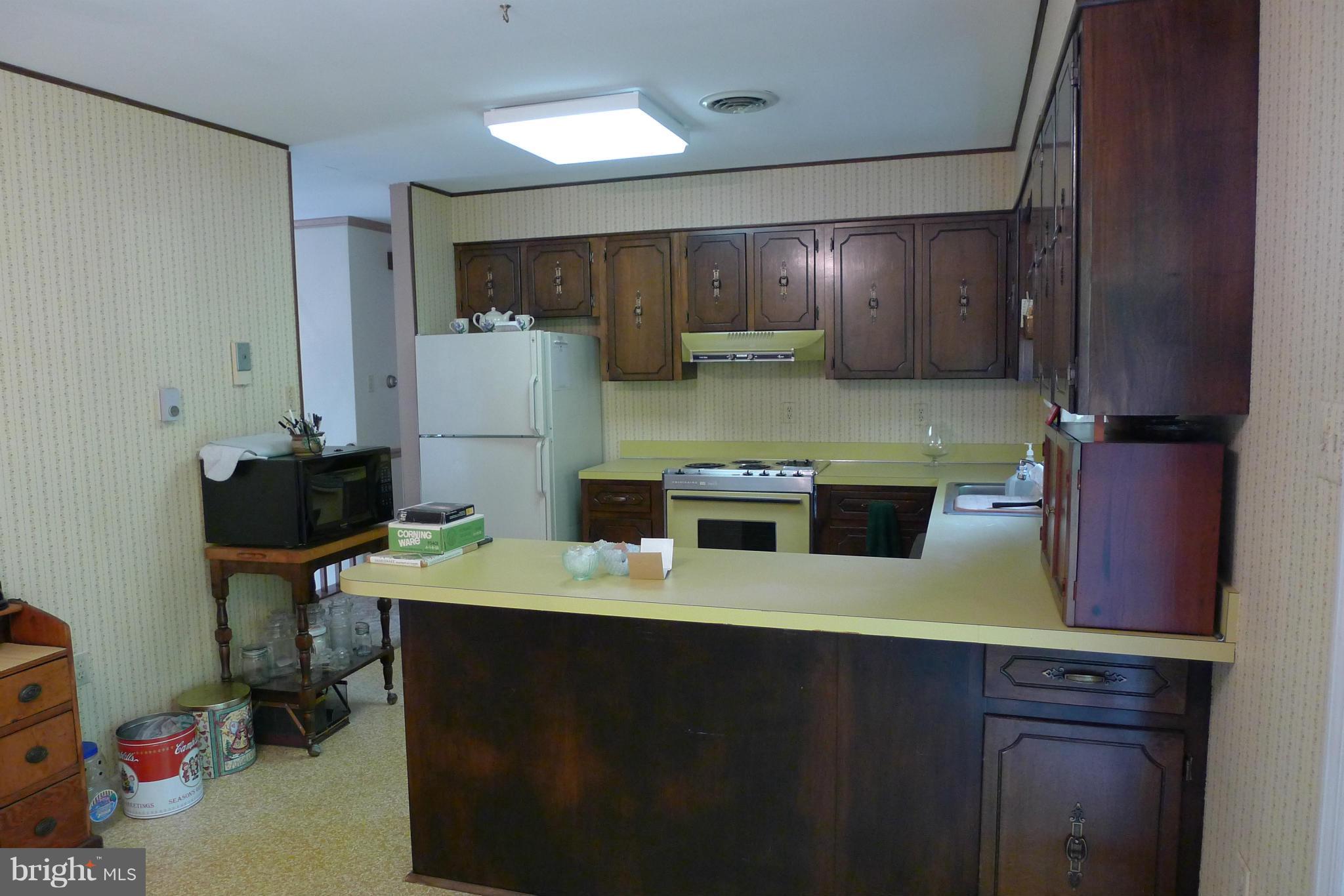 412 Landis Road Hagerstown, MD 21740 - Photo 8 of 27 Kitchen