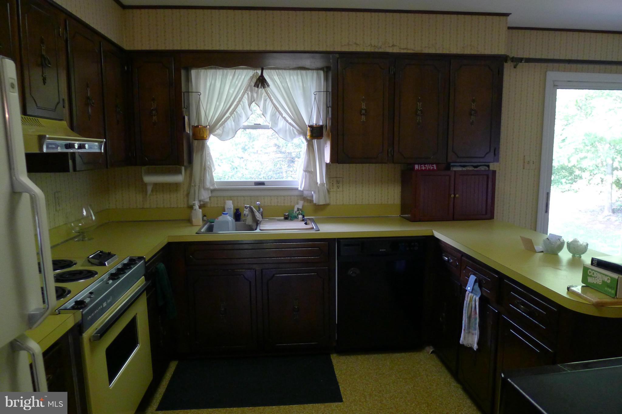 412 Landis Road Hagerstown, MD 21740 - Photo 10 of 27 Kitchen