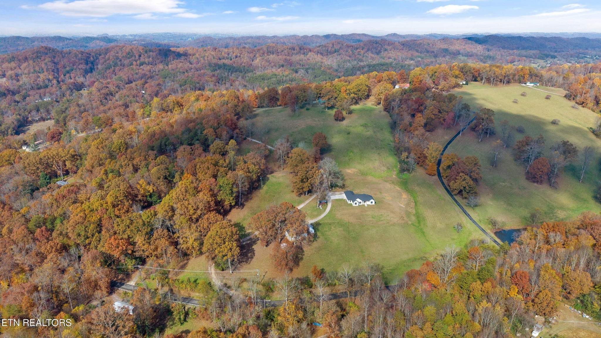 235 Davidson Hollow Road Heiskell, TN 37754 - Photo 23 of 43 a view of city and mountain