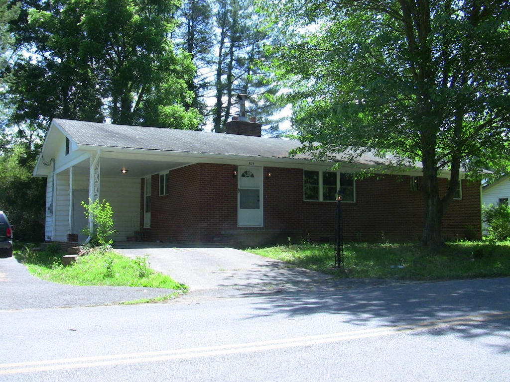 509 Balmoral Road Middlesboro, KY 40965 - Photo 1 of 36 IMG_2455 (1024x768)