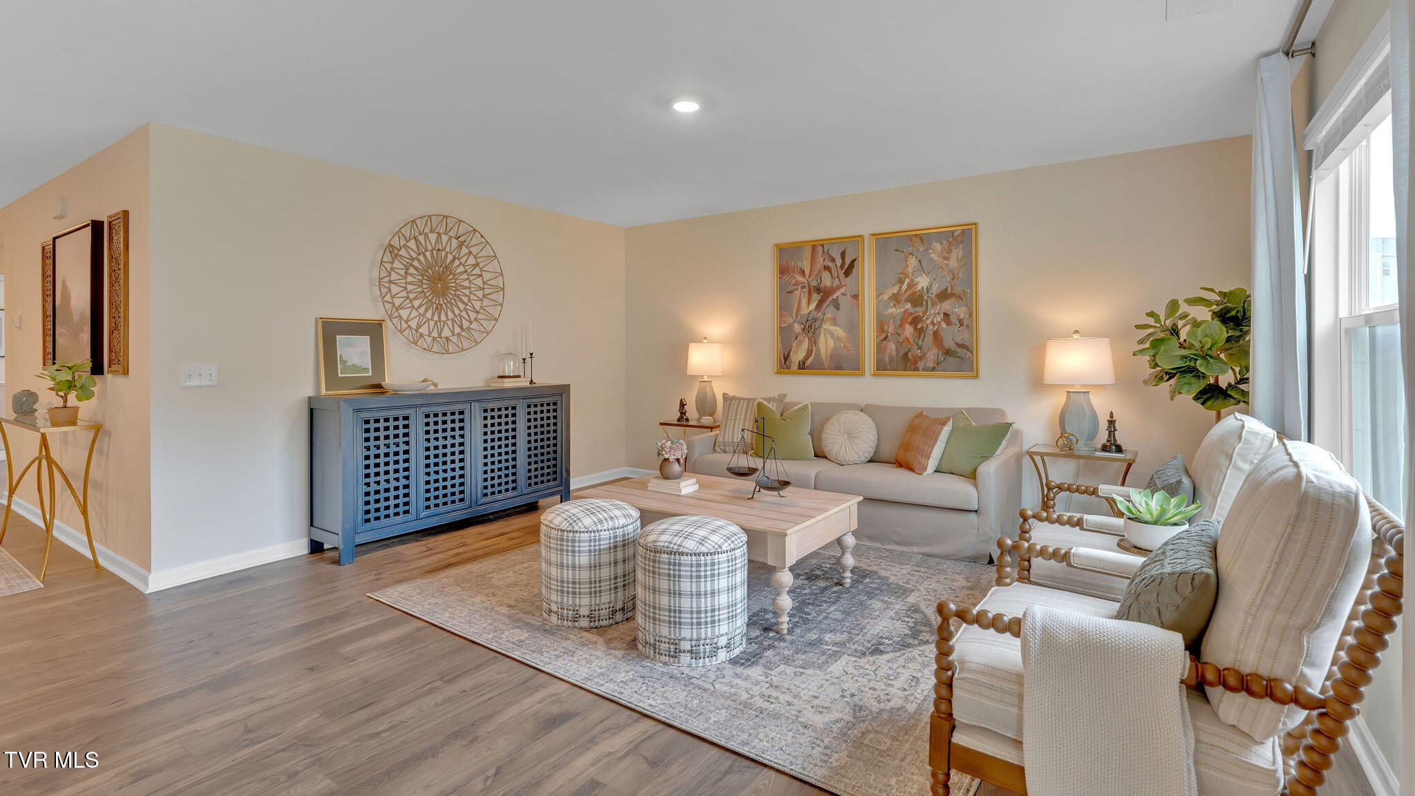 1073 Edison Road Johnson City, TN 37615 - Photo 13 of 25 Living Room
