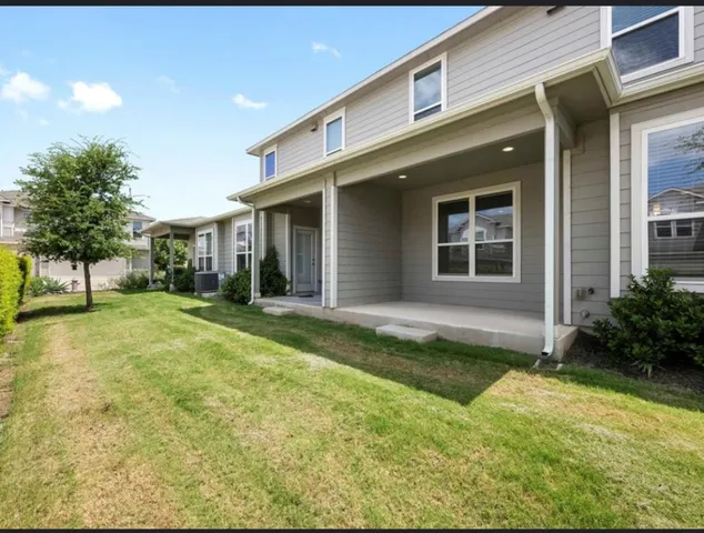 a view of a house with backyard and plants