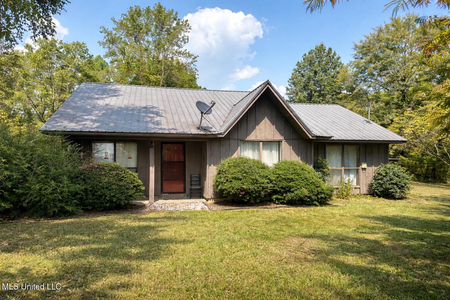 1403 Hunter Creek Road Charleston, MS 38921 - Photo 1 of 19 D8B1F818-24D0-4E1A-B25E-6748774DDD45