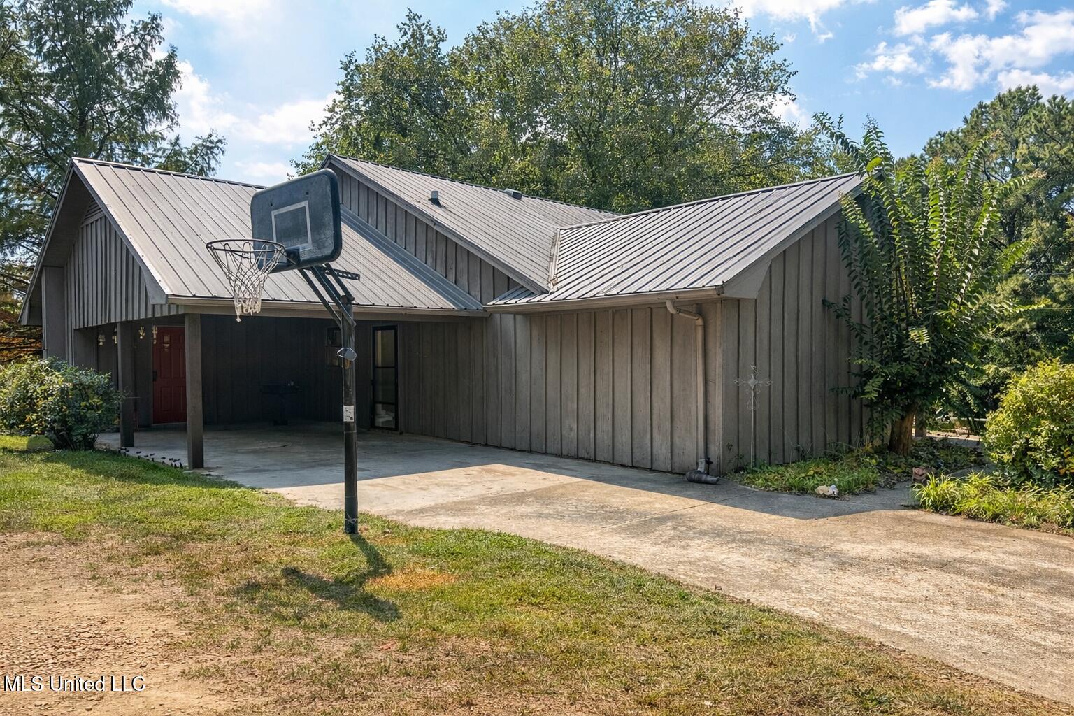 1403 Hunter Creek Road Charleston, MS 38921 - Photo 14 of 19 AD7C6FAB-A6B6-4EDF-9CE0-E7BE802E4993