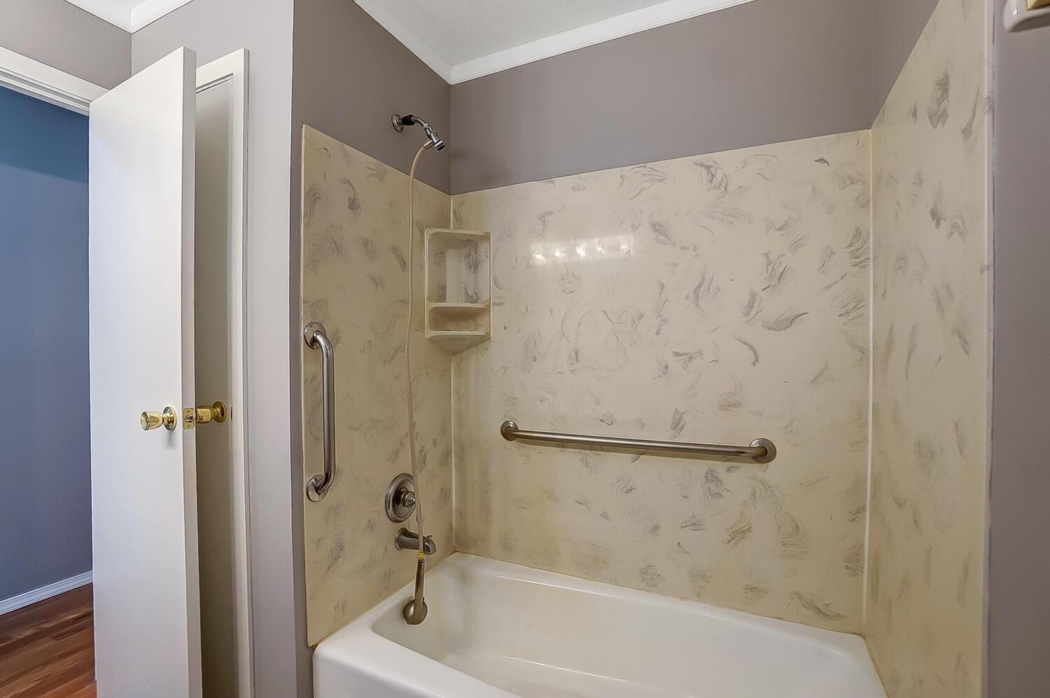 4599 Zuber Road Orient, OH 43146 - Photo 29 of 65 Hallway Bath