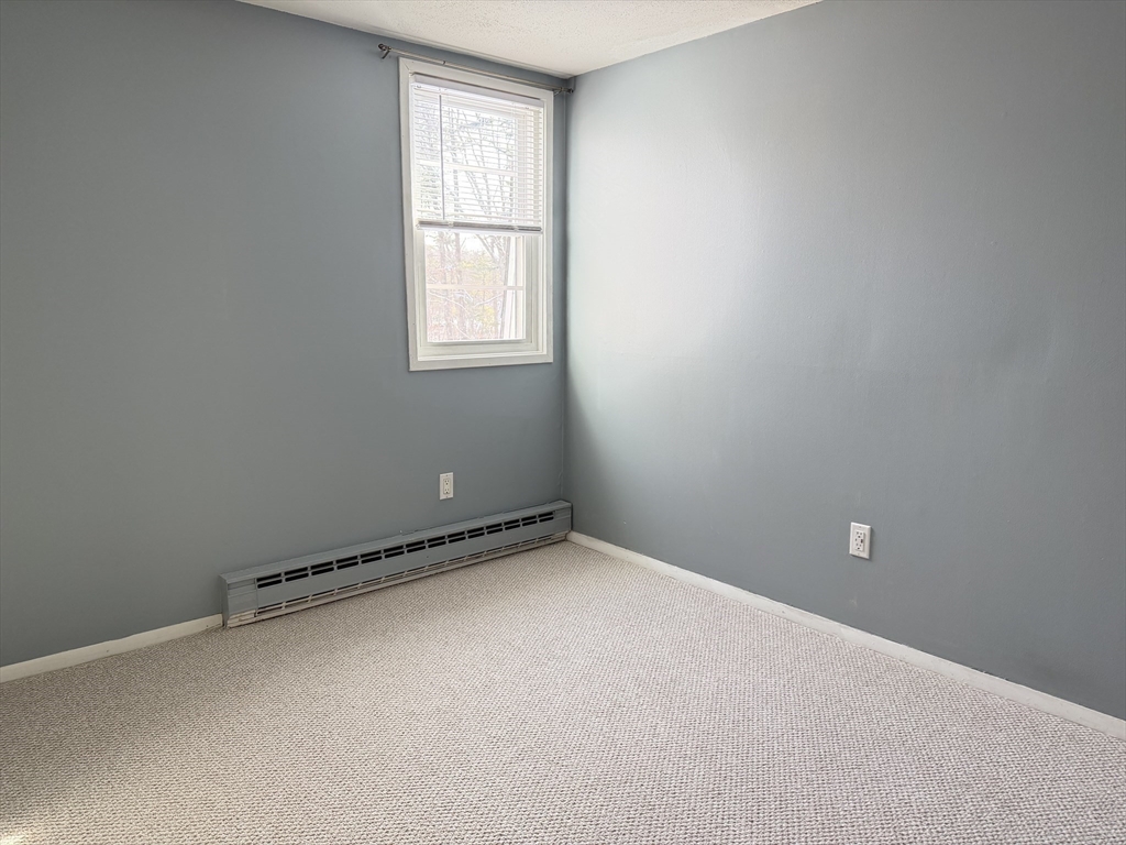870 Haverhill Street, Unit 21B Rowley, MA 01969 - Photo 11 of 14 an empty room with a window