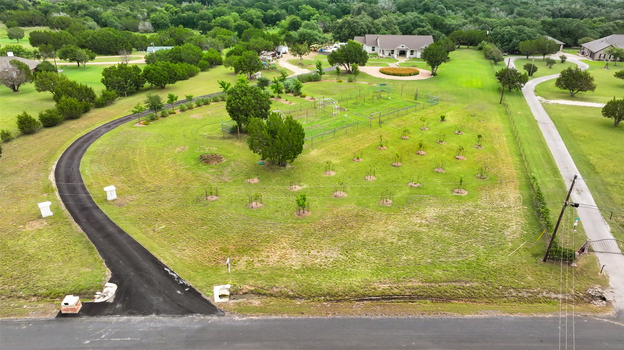 404 Mustang Way Georgetown, TX 78633 - Photo 34 of 40