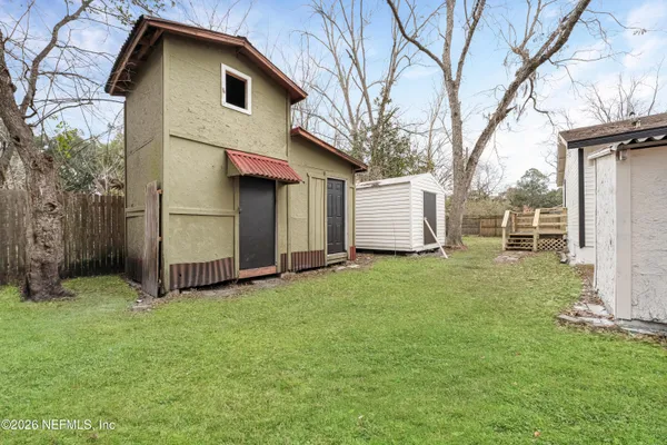 a front view of house with yard