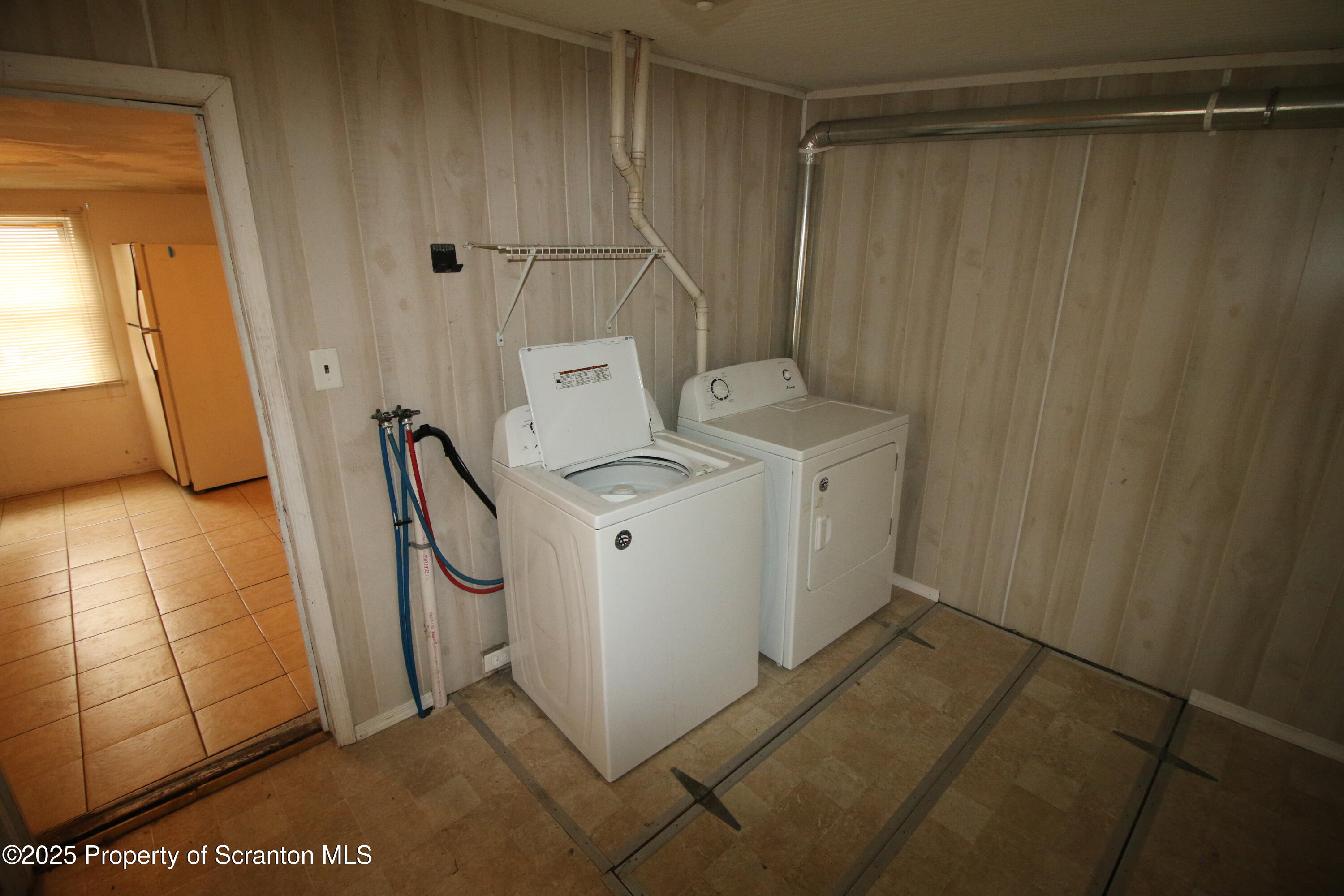 513 Hickory Street Scranton, PA 18505 - Photo 9 of 15 a utility room with dryer and washer