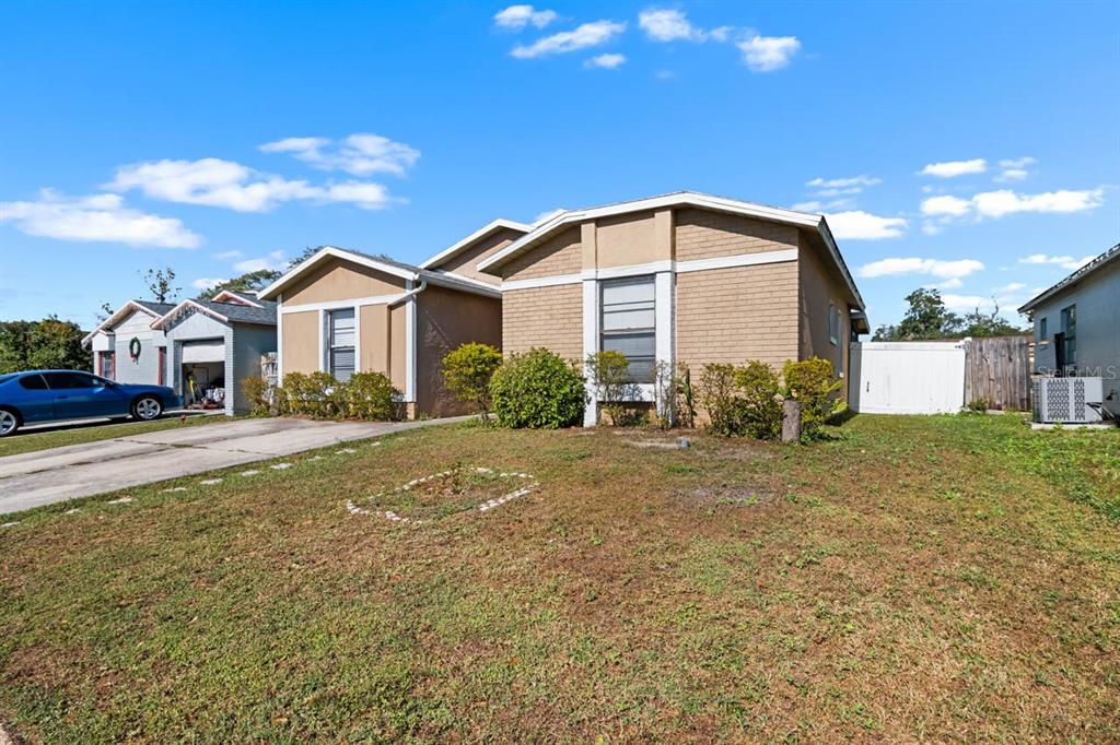 1424 Vinetree Drive Brandon, FL 33510 - Photo 2 of 28