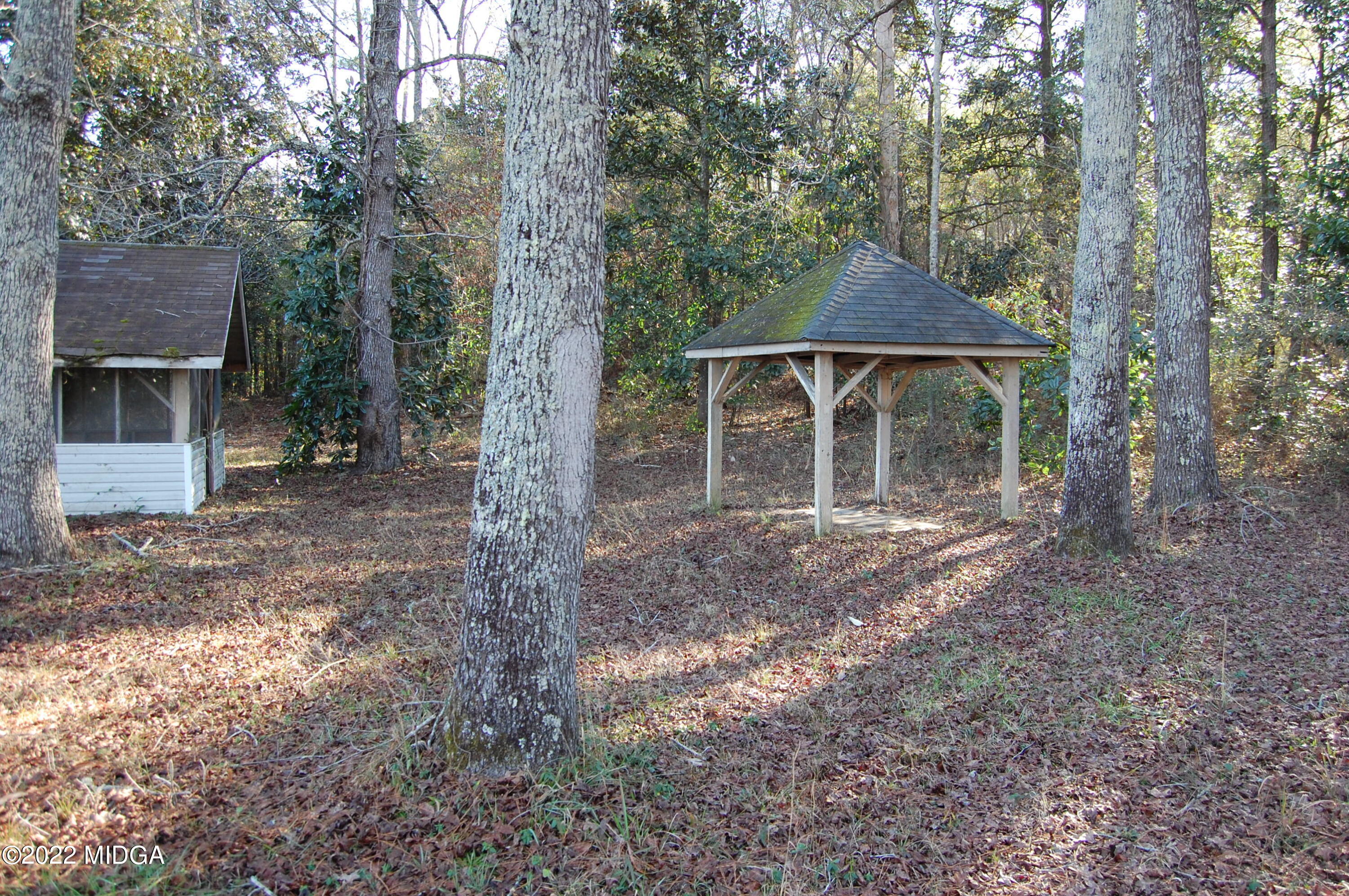 2802 Jeffersonville Road Macon, GA 31217 - Photo 21 of 32 a backyard of a house with seating space
