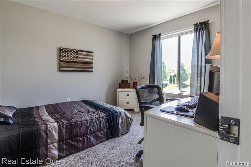 1330 Park Ridge Pointe Grand Blanc, MI 48439 - Photo 11 of 24