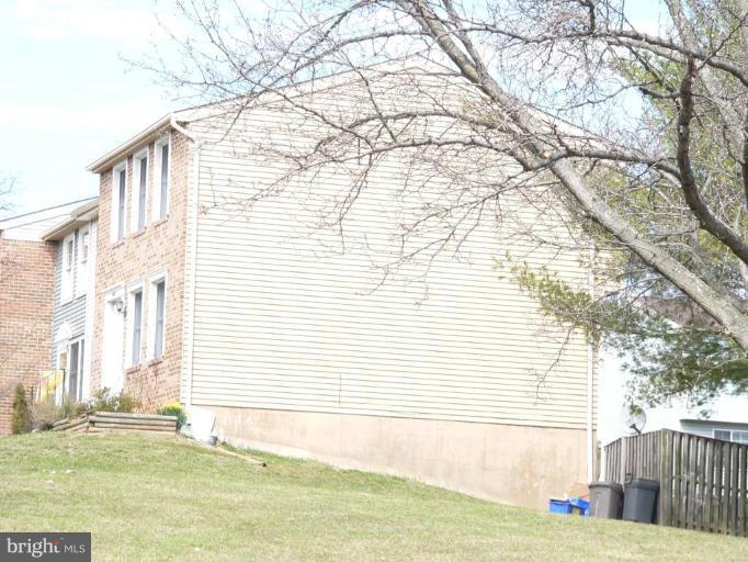 1417 Farmcrest Way Silver Spring, MD 20905 - Photo 2 of 18 End unit townhouse