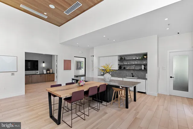 $950,000 | 22171 Springside Terrace, Unit 400, Ashburn, VA 20148