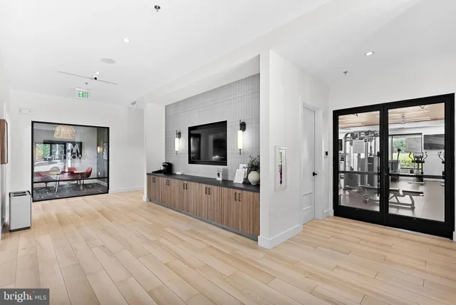 $950,000 | 22171 Springside Terrace, Unit 400, Ashburn, VA 20148