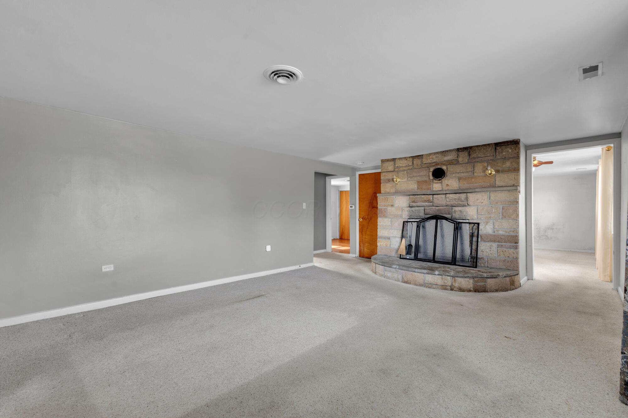 1089 Hills-Miller Road Delaware, OH 43015 - Photo 15 of 43 Living Room