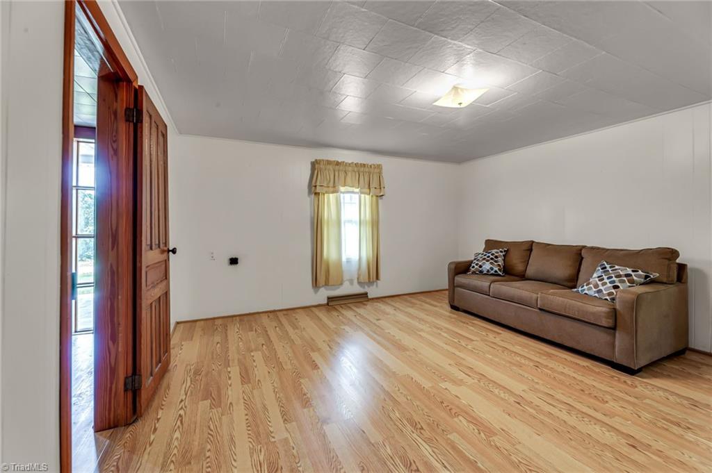 1090 Watt Stevens Road Danbury, NC 27016 - Photo 21 of 49 Living Room
