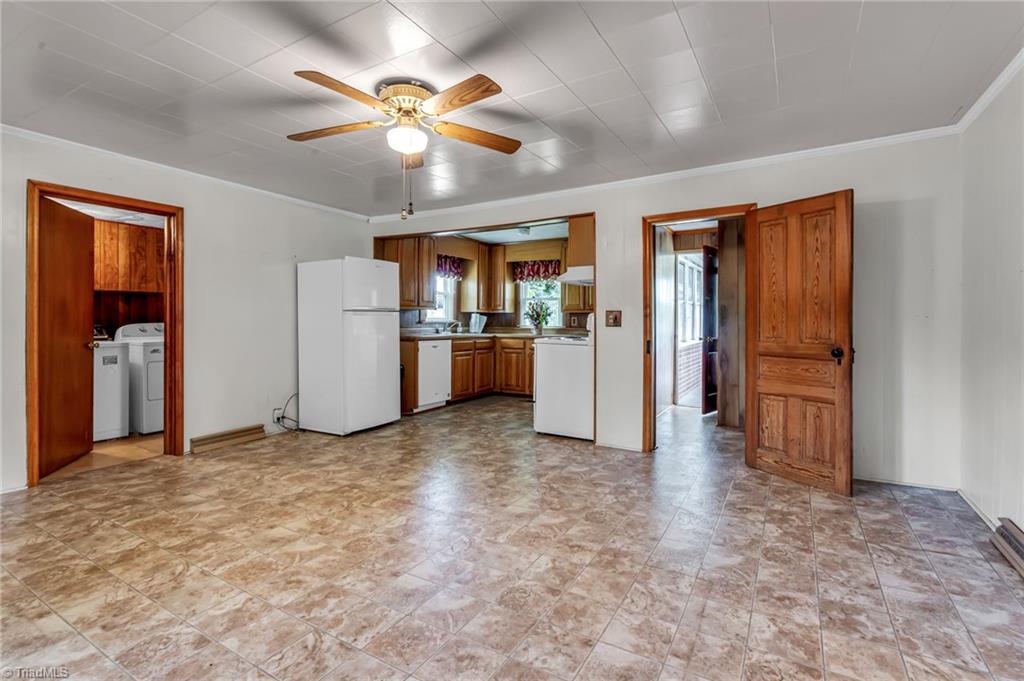 1090 Watt Stevens Road Danbury, NC 27016 - Photo 22 of 49 Dining Room