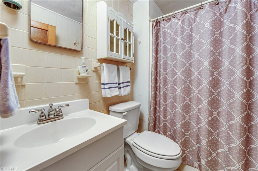 1090 Watt Stevens Road Danbury, NC 27016 - Photo 29 of 49 Bathroom