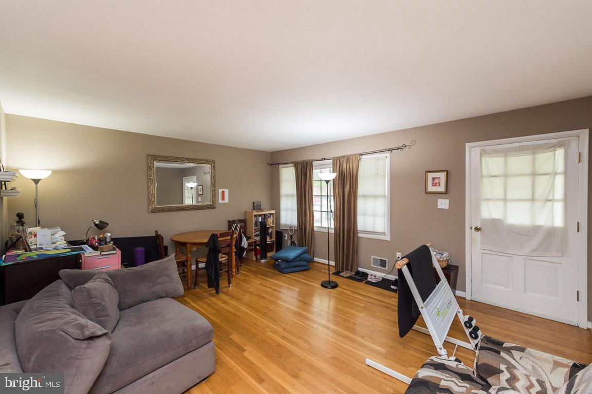 6422 Haystack Road Alexandria, VA 22310 - Photo 3 of 19 Gallery Image 3