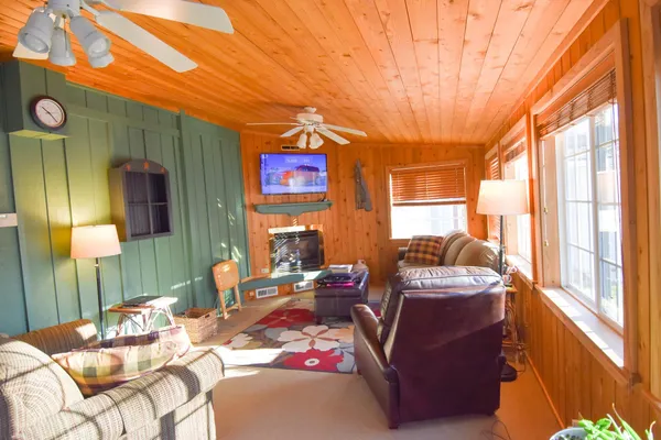 $350,000 | 639 North 4th Street, Warren, MN 56762